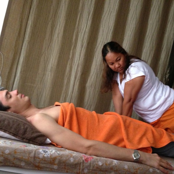 Foto diambil di 5 Star Massage &amp; Beauty Salon oleh Natali K. pada 12/31/2012