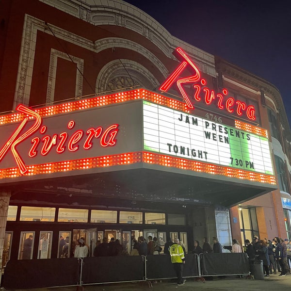 Foto tirada no(a) Riviera Theatre por Michael em 3/21/2022