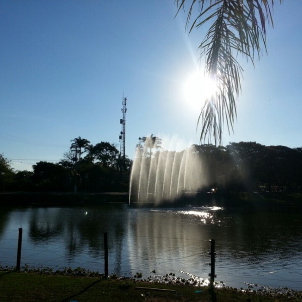 Foto tirada no(a) Lago Vitória Régia por Carlinha G. em 6/19/2014