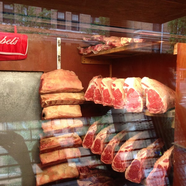 Foto tirada no(a) Lobel&#39;s Prime Meats por Miguel C. em 5/25/2013