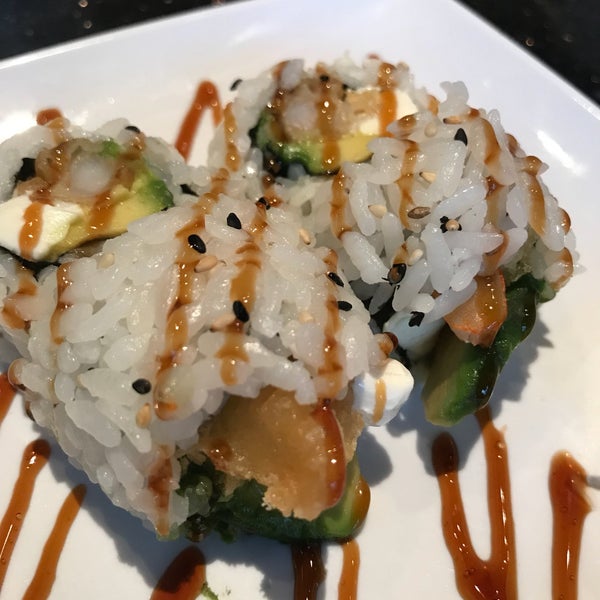 Снимок сделан в Bento Asian Kitchen &amp; Sushi пользователем Jeff S. 7/22/2018
