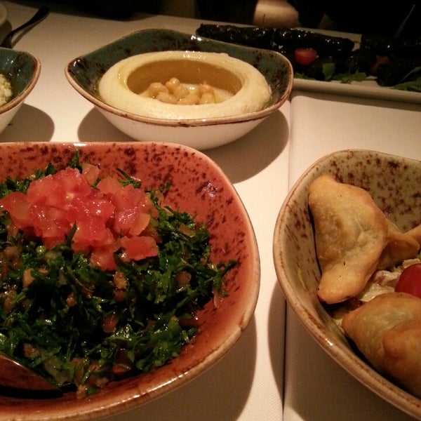 4/30/2013 tarihinde Alejandra F.ziyaretçi tarafından Restaurante Du Liban'de çekilen fotoğraf