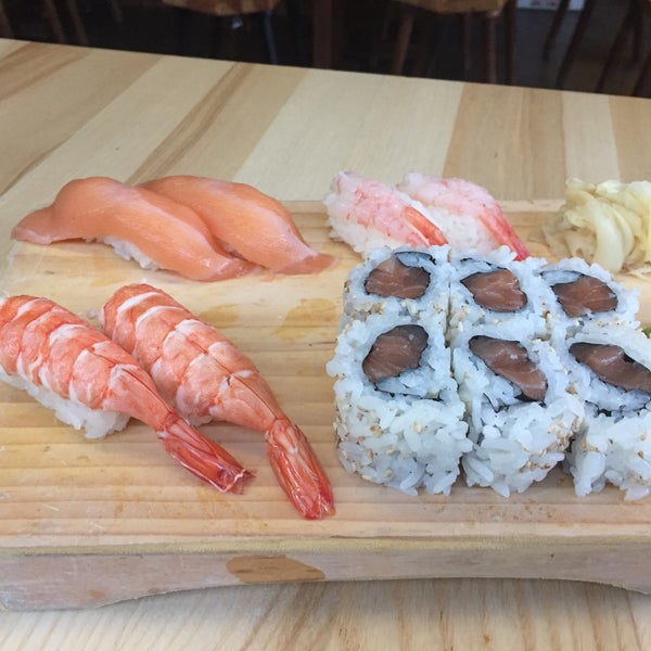 Foto tirada no(a) Hashi Japanese Kitchen por Wilker L. em 7/21/2016