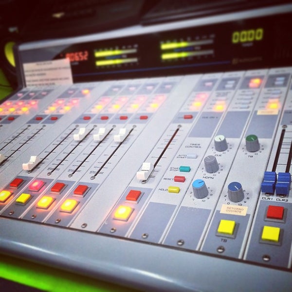 Foto diambil di Rádio Blink 102 oleh Vini P. pada 11/1/2014