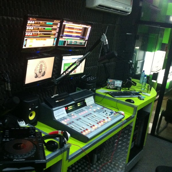 Photo taken at Rádio Blink 102 by Vini P. on 4/11/2014