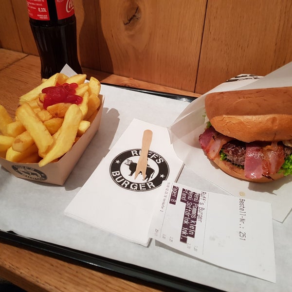 Foto scattata a Ruff&#39;s Burger Marienplatz da Maik T. il 3/2/2018