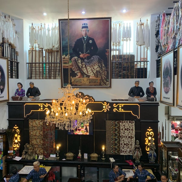 Photo taken at Hamzah Batik by MoRiza on 7/25/2019