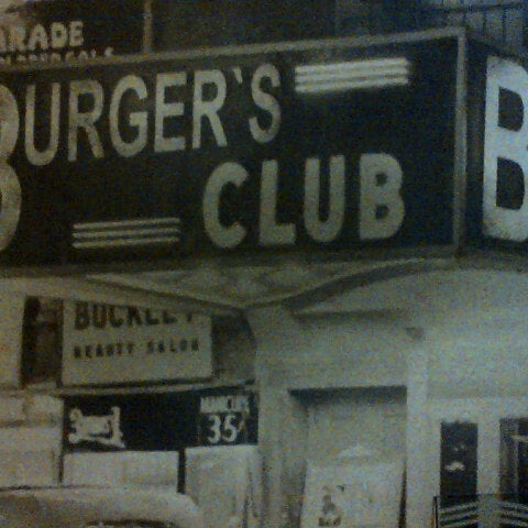Снимок сделан в Burger&#39;s Club пользователем Ronaldo M. 7/23/2013