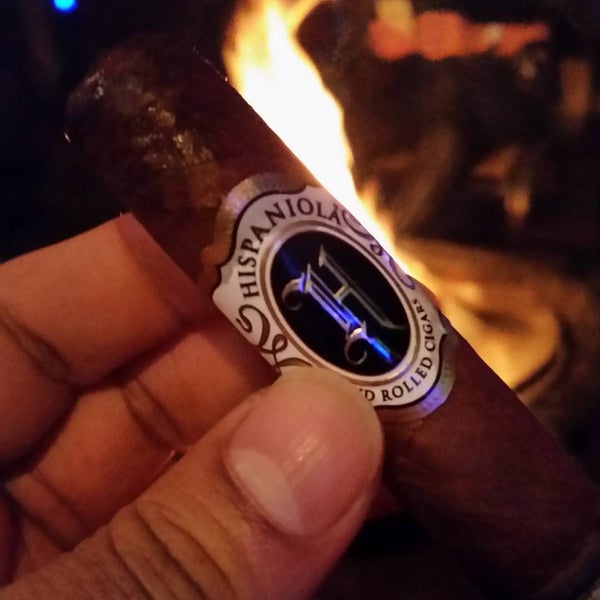 12/29/2015에 Casa Hispaniola Cigar S.님이 Casa Hispaniola Cigars | Cigars Shop | Englewood Cigars | Cigar Lounge에서 찍은 사진