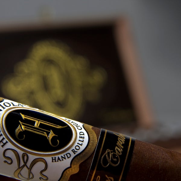 5/14/2014에 Casa Hispaniola Cigar S.님이 Casa Hispaniola Cigars | Cigars Shop | Englewood Cigars | Cigar Lounge에서 찍은 사진