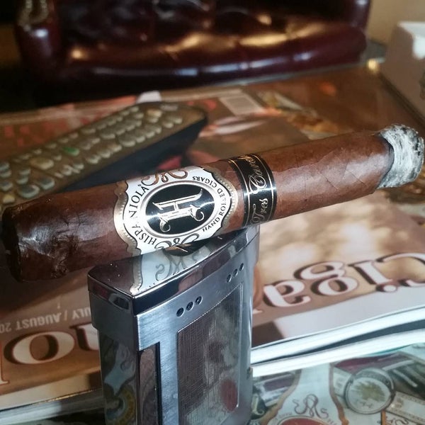 Foto diambil di Casa Hispaniola Cigars | Cigars Shop | Englewood Cigars | Cigar Lounge oleh Casa Hispaniola Cigar S. pada 8/25/2015