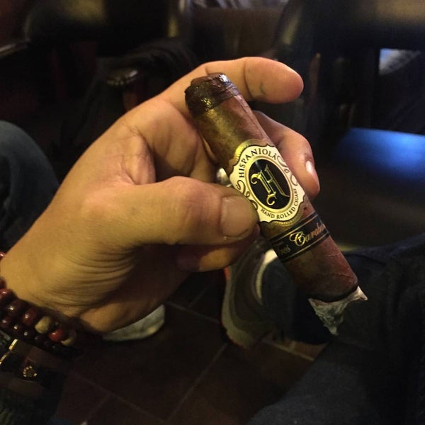 Foto diambil di Casa Hispaniola Cigars | Cigars Shop | Englewood Cigars | Cigar Lounge oleh Casa Hispaniola Cigar S. pada 11/25/2015