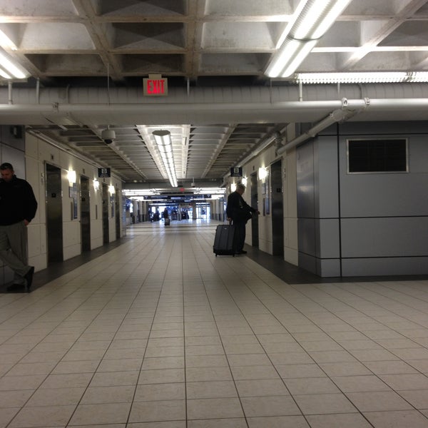 Photo taken at Minneapolis–Saint Paul International Airport (MSP) by Marlin_Ramlal on 4/23/2013