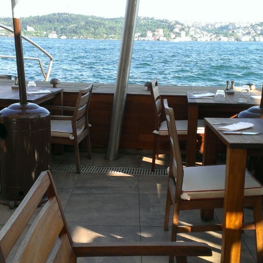 Foto scattata a Cruise Lounge Bar at Radisson Blu Bosphorus Hotel da Koray S. il 5/15/2013