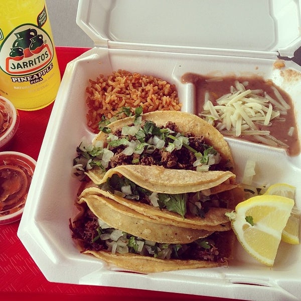 Photo prise au Tacos Y Mas par Travis W. le3/6/2014