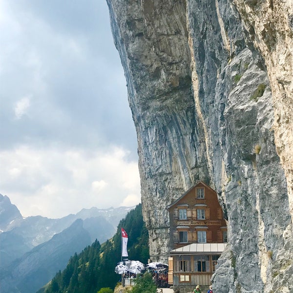 Самый известный отель Aescher в Швейцарии