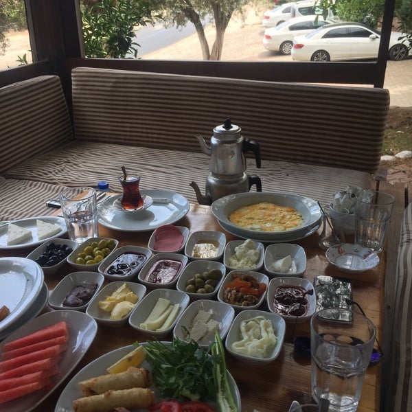 รูปภาพถ่ายที่ Meşelik Et &amp; Balık Restaurant โดย . เมื่อ 9/1/2021