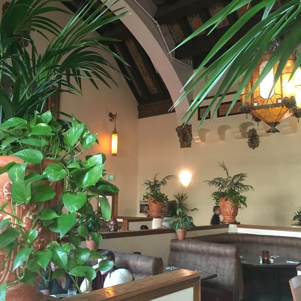 Foto diambil di El Palomar Restaurant oleh Ankur A. pada 9/5/2016