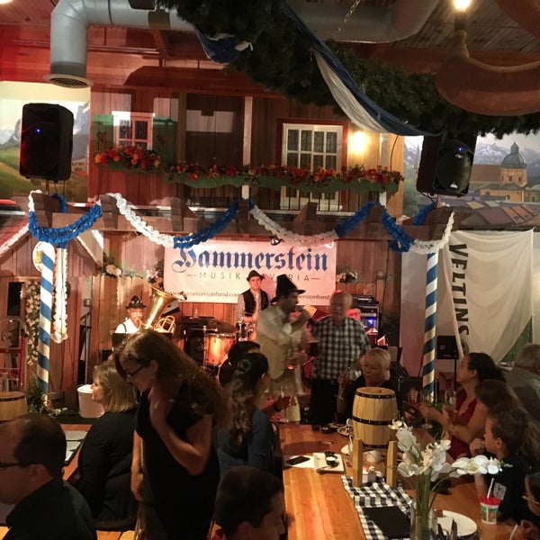 Foto diambil di Jeanette&#39;s Edelweiss German Restaurant &amp; Beer House oleh Andrei pada 6/5/2016