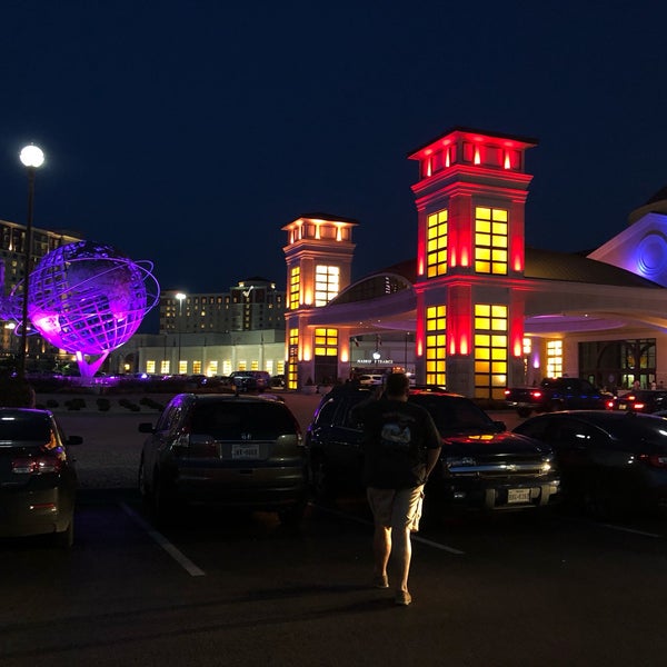 Das Foto wurde bei WinStar World Casino and Resort Global Event Center von Brian L. am 7/30/2018 aufgenommen
