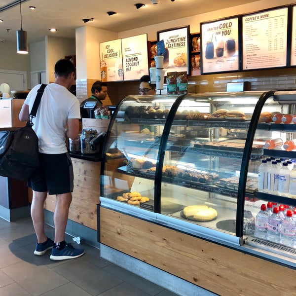 5/30/2018 tarihinde Tommy P.ziyaretçi tarafından Starbucks'de çekilen fotoğraf