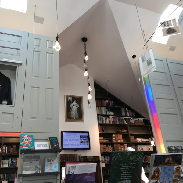 7/2/2018にLaura P.がAda&#39;s Technical Books and Cafeで撮った写真