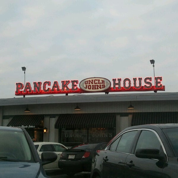 Foto tomada en Uncle John&#39;s Pancake House  por Sean L. el 12/27/2013