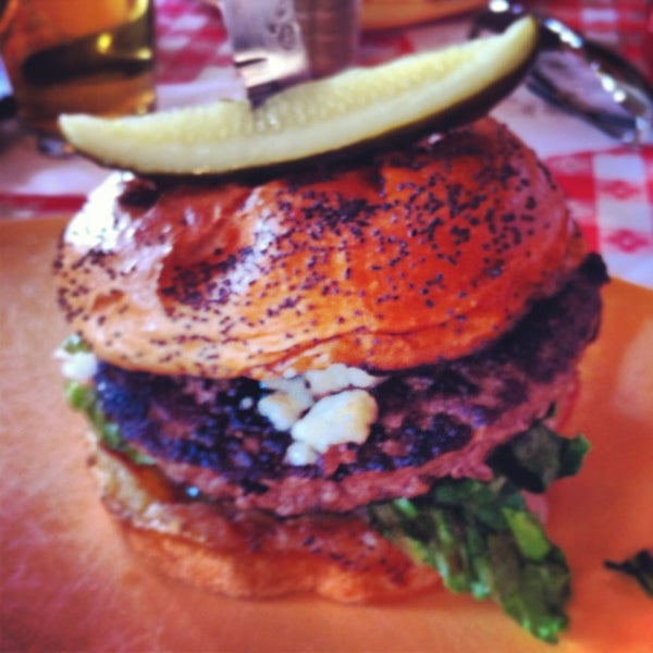 Foto diambil di Chip&#39;s Old Fashioned Hamburgers oleh Adam D. pada 3/3/2013