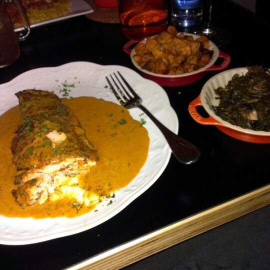 9/20/2012 tarihinde Tanisha C.ziyaretçi tarafından Elberta Restaurant and Bar'de çekilen fotoğraf
