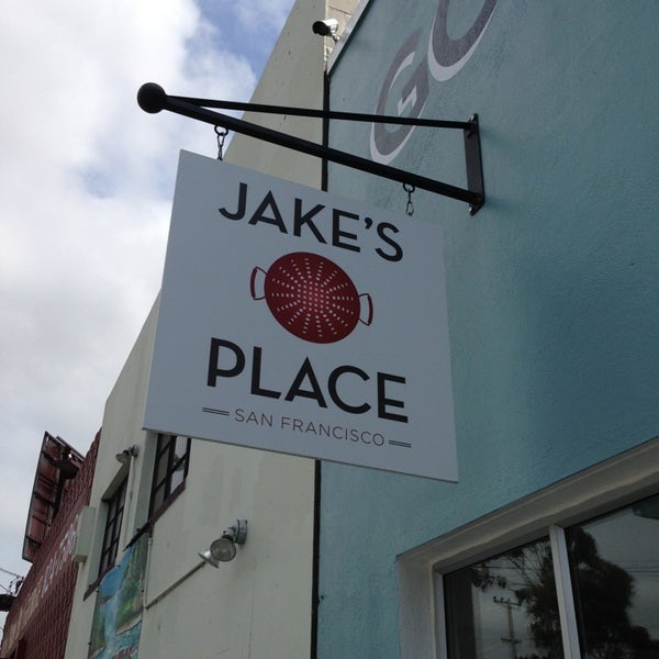 Foto tirada no(a) Jake&#39;s Place por Bay M. em 9/11/2013