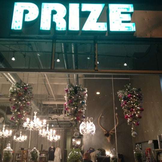 Foto diambil di PRIZE: An Urban Department Store oleh Dan the Man pada 12/15/2012