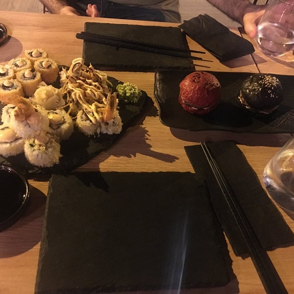 Foto tirada no(a) Sushi Lab por Işıl D. em 7/14/2018