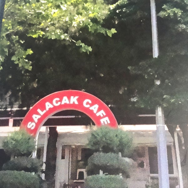 รูปภาพถ่ายที่ Salacak Cafe โดย N.A.D.İ.R.  T.E.K.İ.R. 🦅 เมื่อ 10/7/2015
