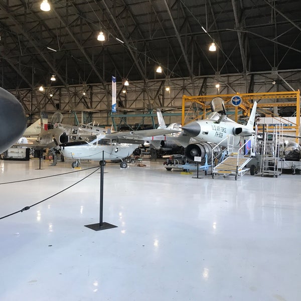 รูปภาพถ่ายที่ Wings Over the Rockies Air &amp; Space Museum โดย FourSeas I. เมื่อ 11/12/2018