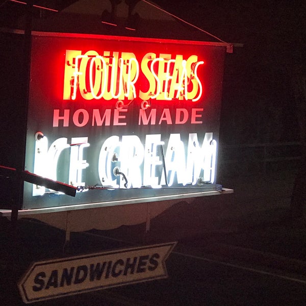 Foto tirada no(a) Four Seas Ice Cream por FourSeas I. em 7/18/2017