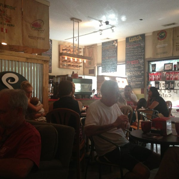 Foto diambil di The Corner Perk Cafe, Dessert Bar, and Coffee Roasters oleh John B. pada 7/19/2013