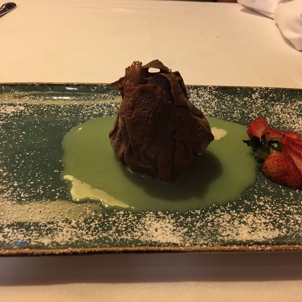 Foto diambil di Restaurante El Santísimo oleh Melissa C. pada 3/6/2018