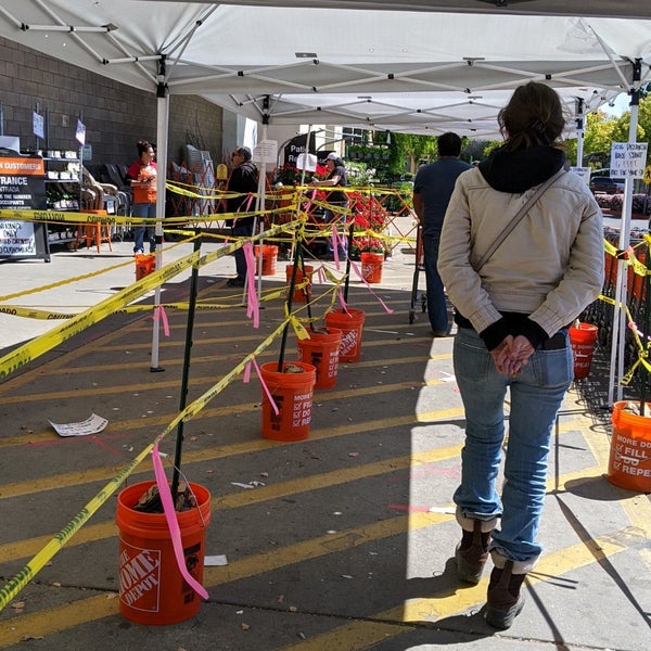 The Home Depot Fresno'da Hırdavat Mağazası