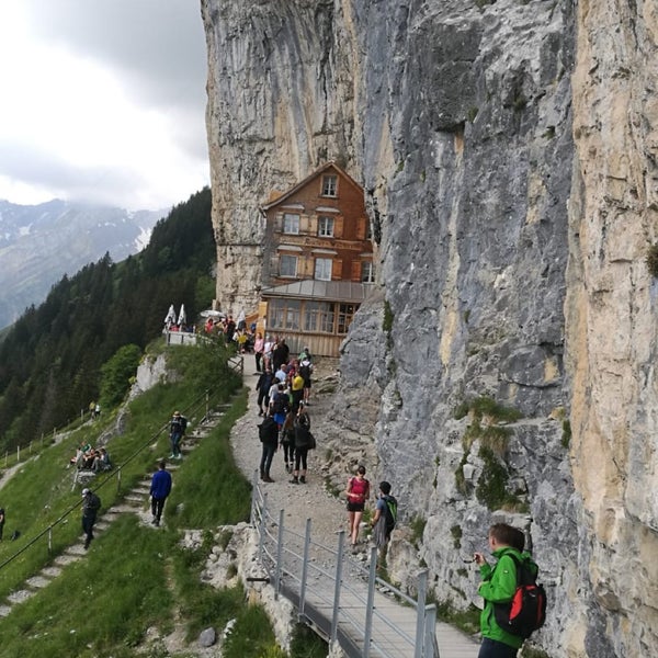 Самый известный отель Aescher в Швейцарии