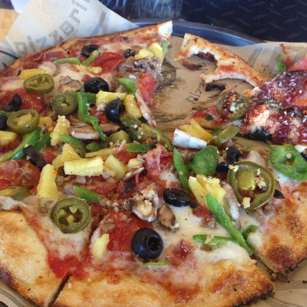 Снимок сделан в Pieology Pizzeria Balboa Mesa, San Diego, CA пользователем Lynn A. S. 2/17/2014