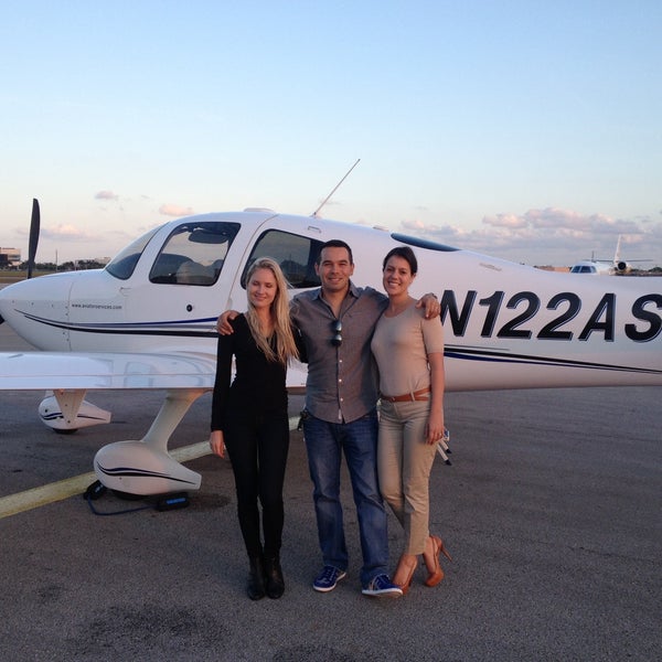 Aviator казино logo. Фит сервис красноярск. Авиатор сервис. Авиатор сервис. Авиатор большой плюс.