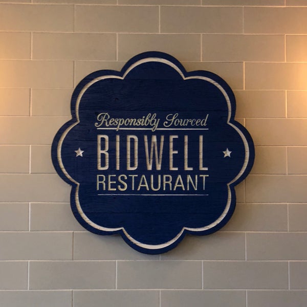 Снимок сделан в Bidwell Restaurant пользователем Ray Q. 8/26/2018