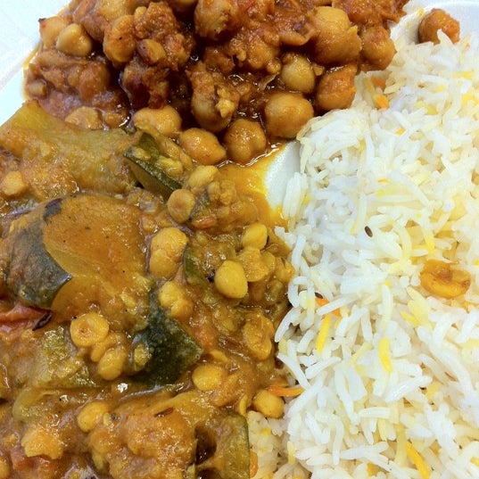 Foto scattata a Joy Curry &amp; Tandoor Indian Restaurant da Tony T. il 11/19/2012