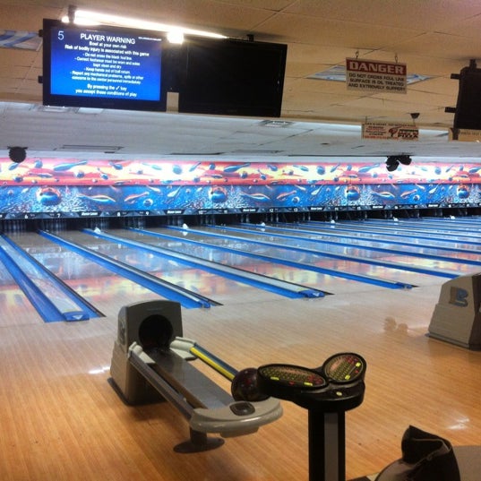 Photo taken at Manor Lanes by VAiN E. on 10/22/2012