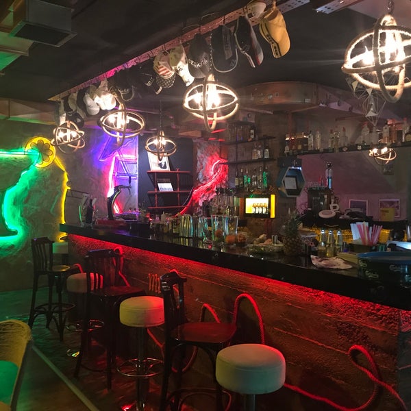 1/31/2018 tarihinde Zileziyaretçi tarafından Mr.B Cocktail Bar &amp; Bistro'de çekilen fotoğraf