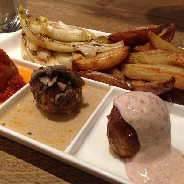 รูปภาพถ่ายที่ MEATBALLS โดย John H. เมื่อ 5/16/2013