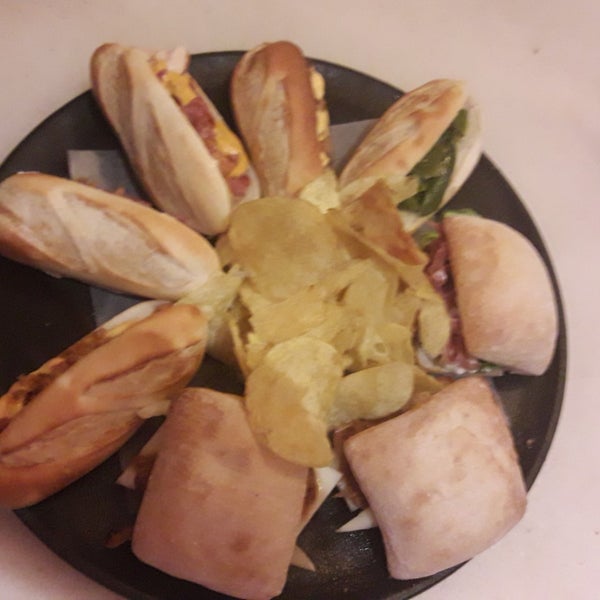 100 Montaditos Sandwich Spot in Santa Cruz