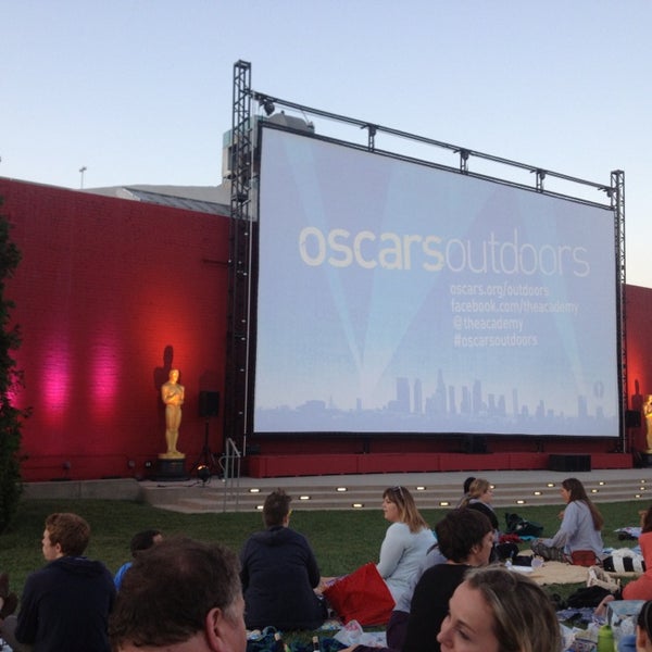 Photo prise au Oscars Outdoors (Academy Hollywood) par Jairo le7/28/2013