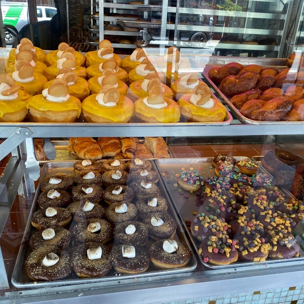 Photo taken at Bob&#39;s Donuts by Bkwm J. on 6/9/2022