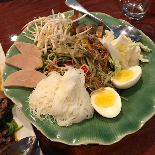 Foto tirada no(a) Bua Traditional Thai Cuisine por Bkwm J. em 8/14/2019